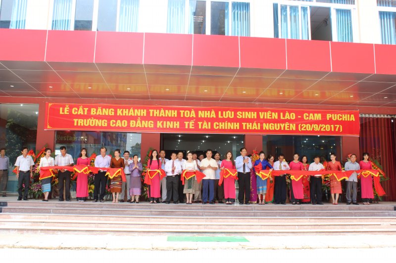 Trường Cao đẳng kinh tế tài chính Thái Nguyên tổ chức lễ cắt băng khánh  thành công trình Tòa nhà lưu sinh viên Lào - Campuchia